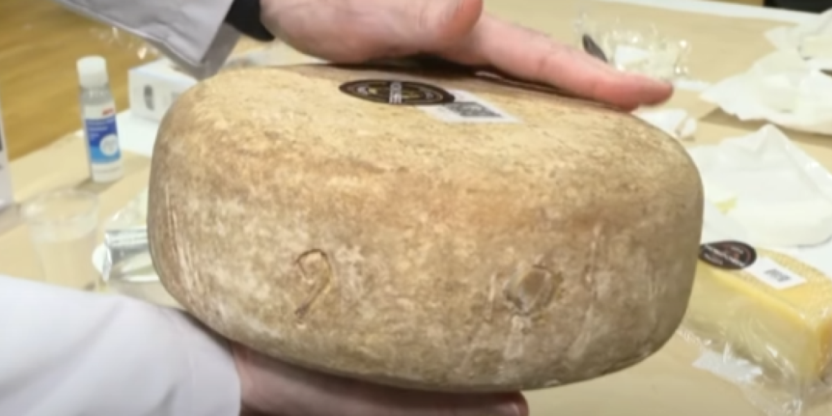 Ovo je najbolji sir na svetu! Napravljen je u Norveškoj i neverovatnog je ukusa (VIDEO)