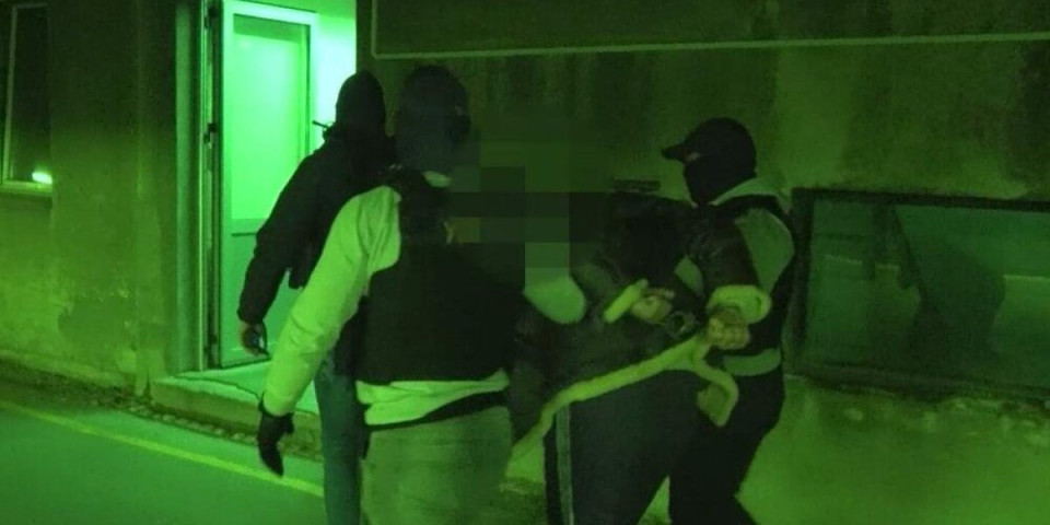 Ovako je izgledalo hapšenje para: Osumnjičeni da su bacili bombe u dvorište Dragoslava Kosmajca