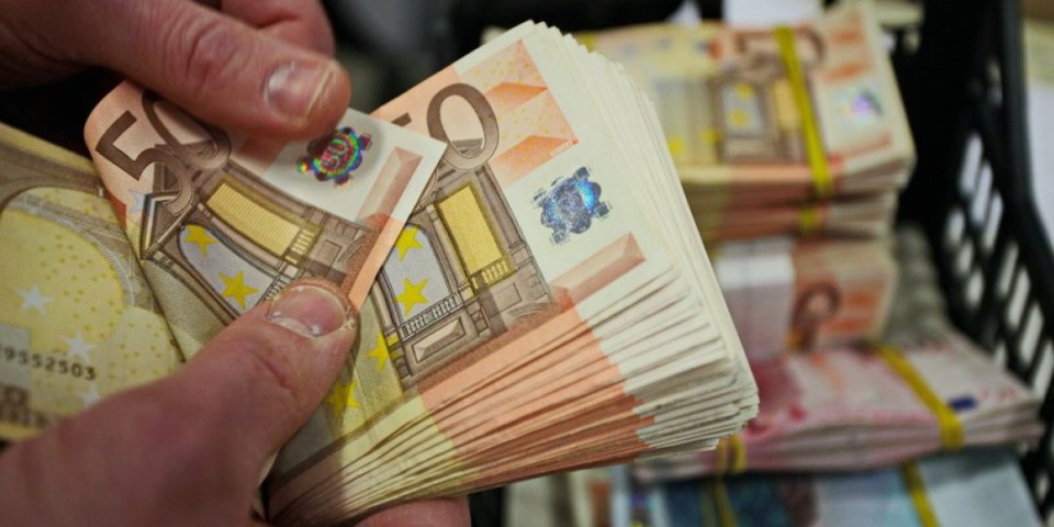 Zaplenjeno više od 85.000 evra: Falsifikovali novac, pa dolijali policiji