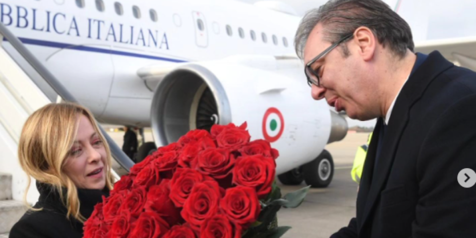 Ruže za Meloni! Vučić: Italija je jedan od najvažnijih političkih i ekonomskih partnera naše zemlje (FOTO)