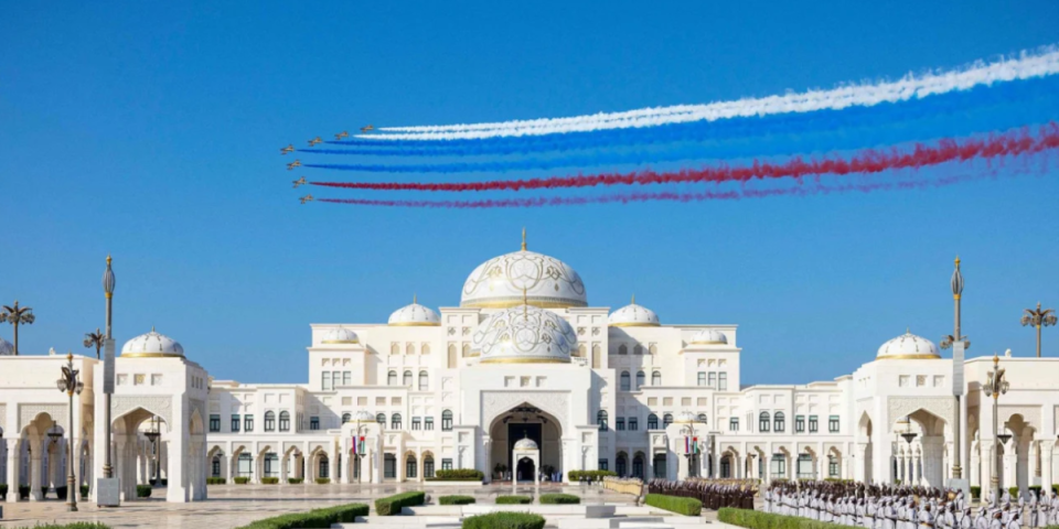 Šeici se poklonili Putinu! Šta se krije iza veličanstvenog dočeka u Abu Dabiju? Nebo iznad Emirata u bojama ruske zastave (FOTO/VIDEO)
