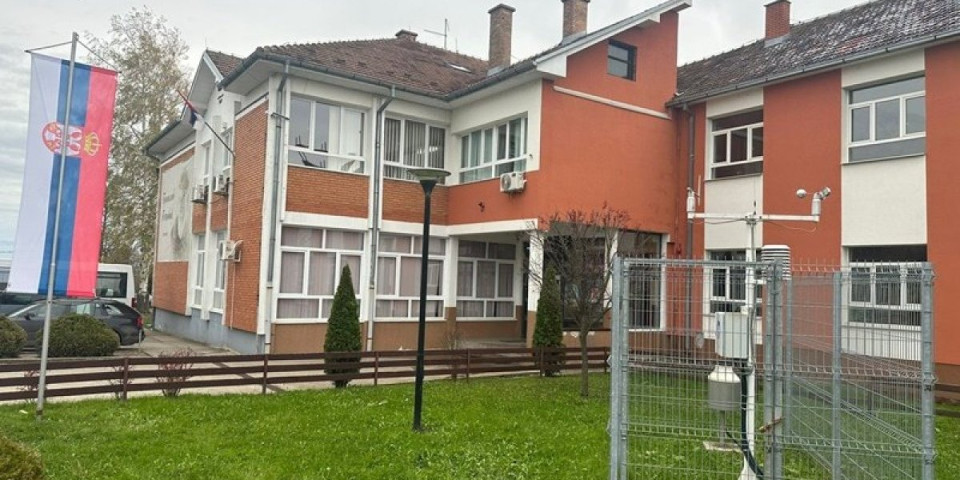 Jedinstvena seoska škola u čitavoj Srbiji: U njenom dvorištu nalazi se automatska meteorološka stanica! (FOTO)