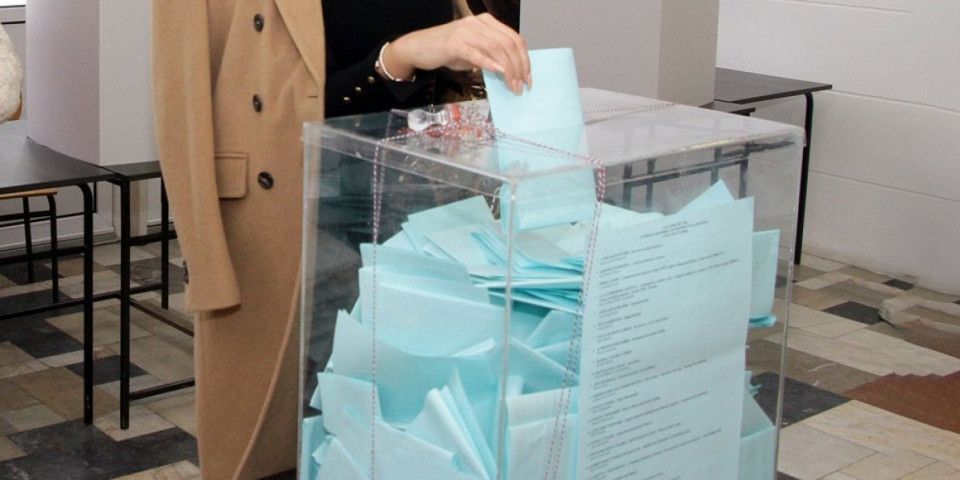 Raskrinkano licemerje! Srbiju napadaju za poštene izbore, a u Nemačkoj se studentima plaća da glasaju!