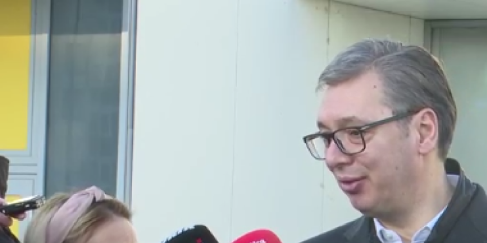 Hrvati došli na Vučićevo glasanje da bi ga provocirali! Predsednik ih vratio na fabrička podešavanja (VIDEO)