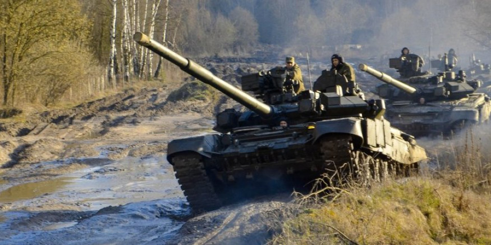 Hitno saopštenje ruske vojske! Država napadnuta iz tri pravca! Tenkovima i oklopnim vozilima krenuli na granicu!