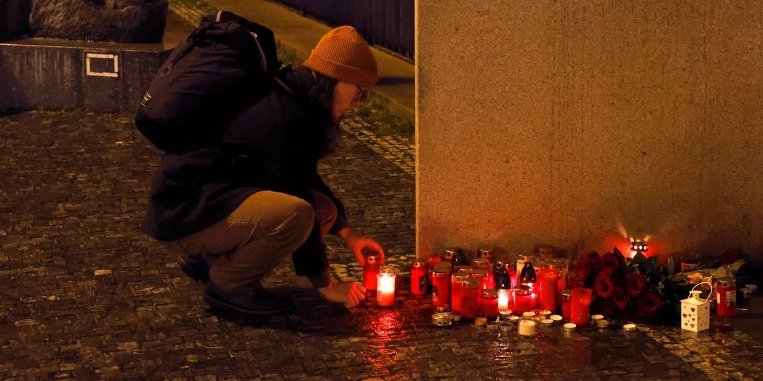 Češka tuguje! U subotu dan žalosti zbog pucnjave na univerzitetu u Pragu (FOTO)