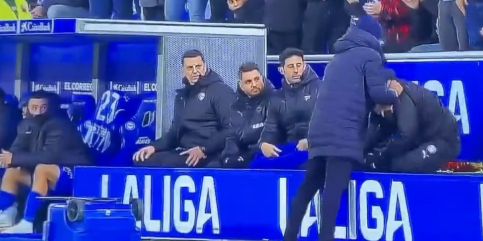 Šokantne scene u Španiji! Trener Alavesa besneo zbog gola Reala, hteo da bije pomoćnika! Sve gledao Srbin (VIDEO)