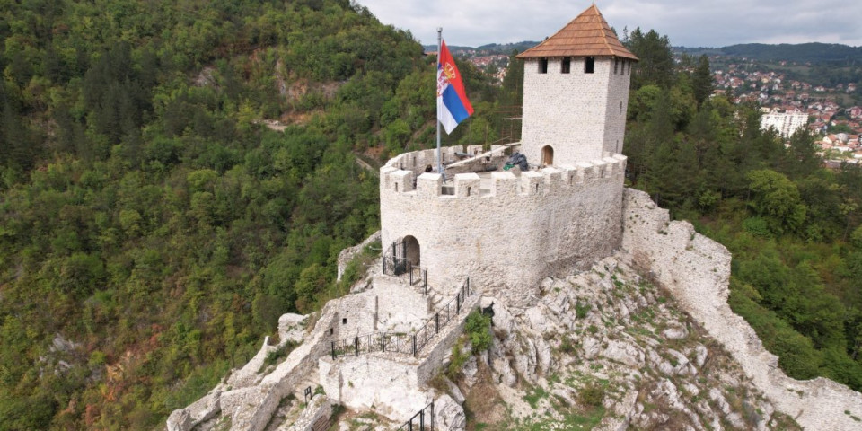 Simbol grada Užica blista punim sjajem! Tvrđava Stari grad ostaje otvorena za posete izuzev ovog dana (FOTO)