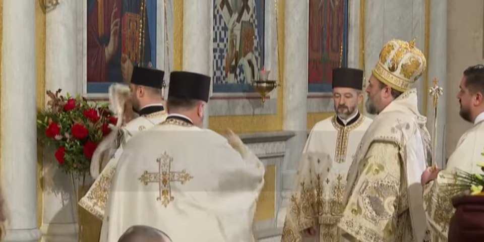 Ponoćna božićna liturgija u Hramu Svetog Save (VIDEO)