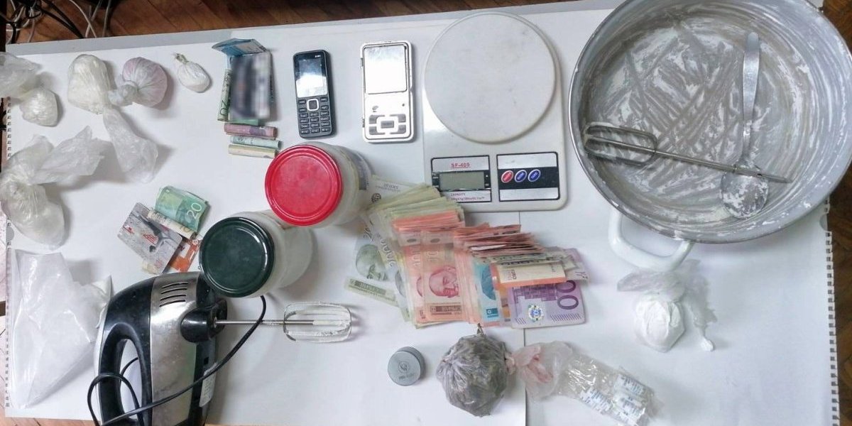 U iznajmljenom stanu mešali i razmeravali drogu: Pronađeno skoro tri kilograma spida u Smederevu