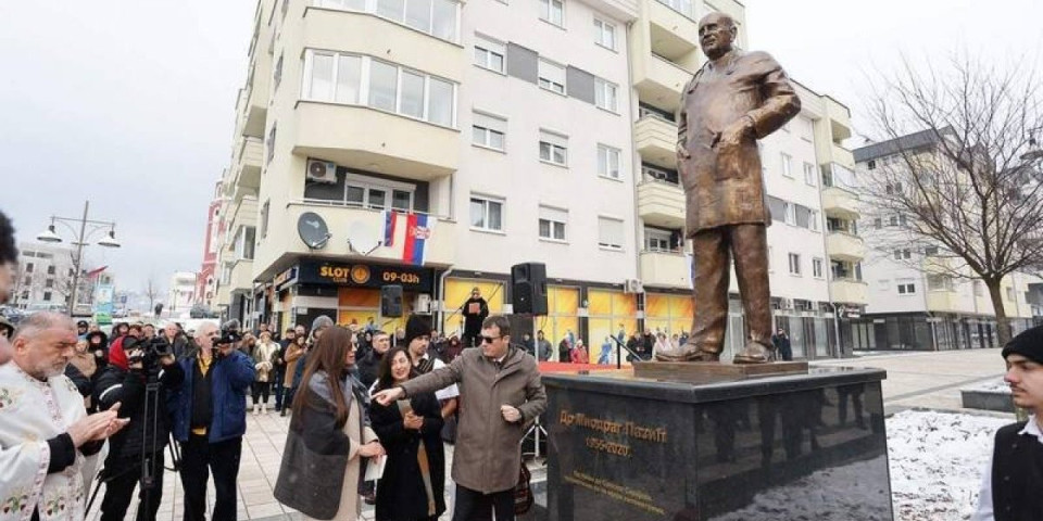 U Republici Srpskoj otkriven spomenik doktoru Miodragu Laziću!