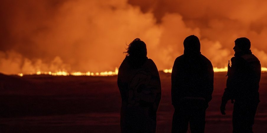 Lava stigla do kuća! Do erupcije došlo iznenada, meštani Islanda u nikad većoj panici (FOTO/VIDEO)