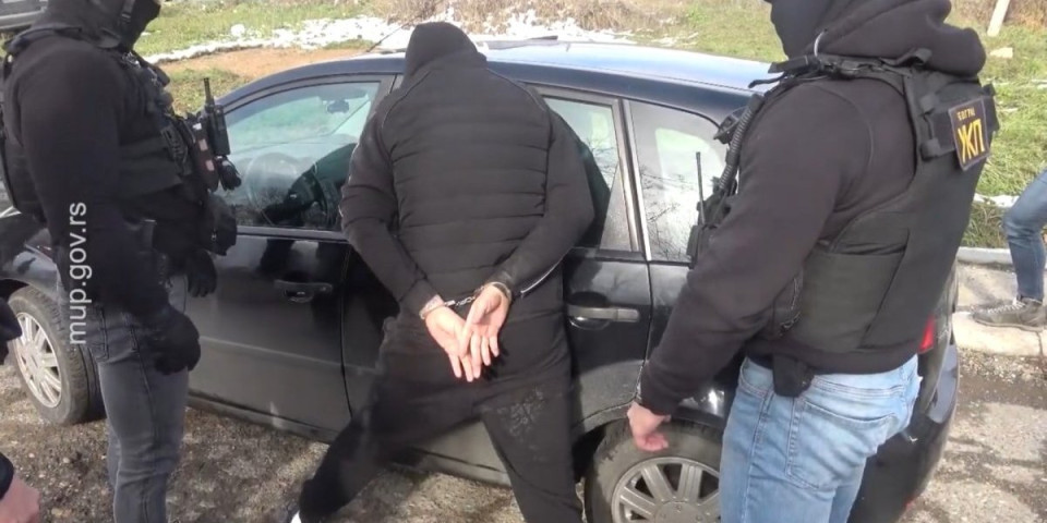 Filmsko hapšenje dilera u Barajevu! Pao sa gomilom amfetamina i heroina (FOTO/VIDEO)