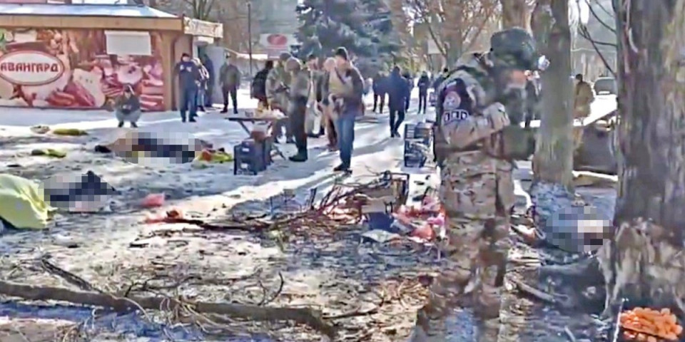 (Uznemirujuće) Krvoproliće u Donjecku! Ukrajinci gađali pijacu, najmanje 25 mrtvih, 20 povređenih! (VIDEO)