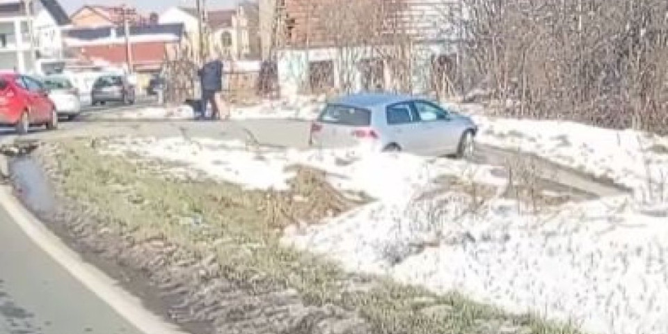Nesreća u Obrenovcu: Posle sudara sa automobilom sleteo s puta i zakucao se u banderu