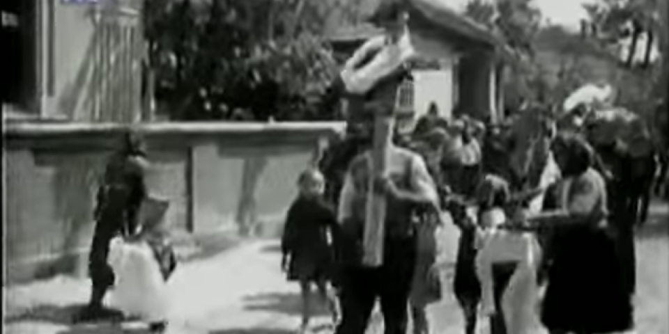 Snimak iz 1967.godine od koga se diže kosa na glavi! Ovako zaista izgledaju obredi sahranjiva kod starih Vlaha (VIDEO)