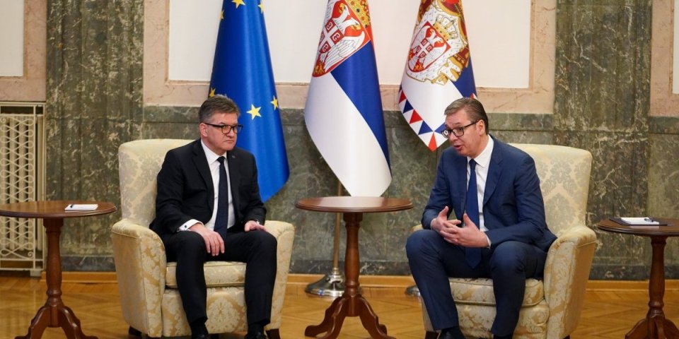 Susret Vučića i Lajčaka! Sastanak uoči skandaloznog poteza Prištine! (FOTO)