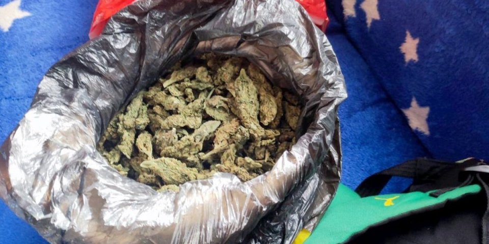 Pronađena dva džaka marihuane: Policija pronašla drogu na obali kanala reke Morače