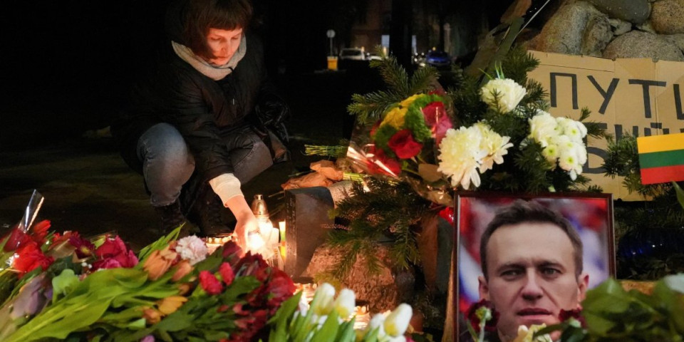 Smrt Navaljnog: Okupljanja širom Evrope, jedna stvar im je zajednička! (FOTO, VIDEO)
