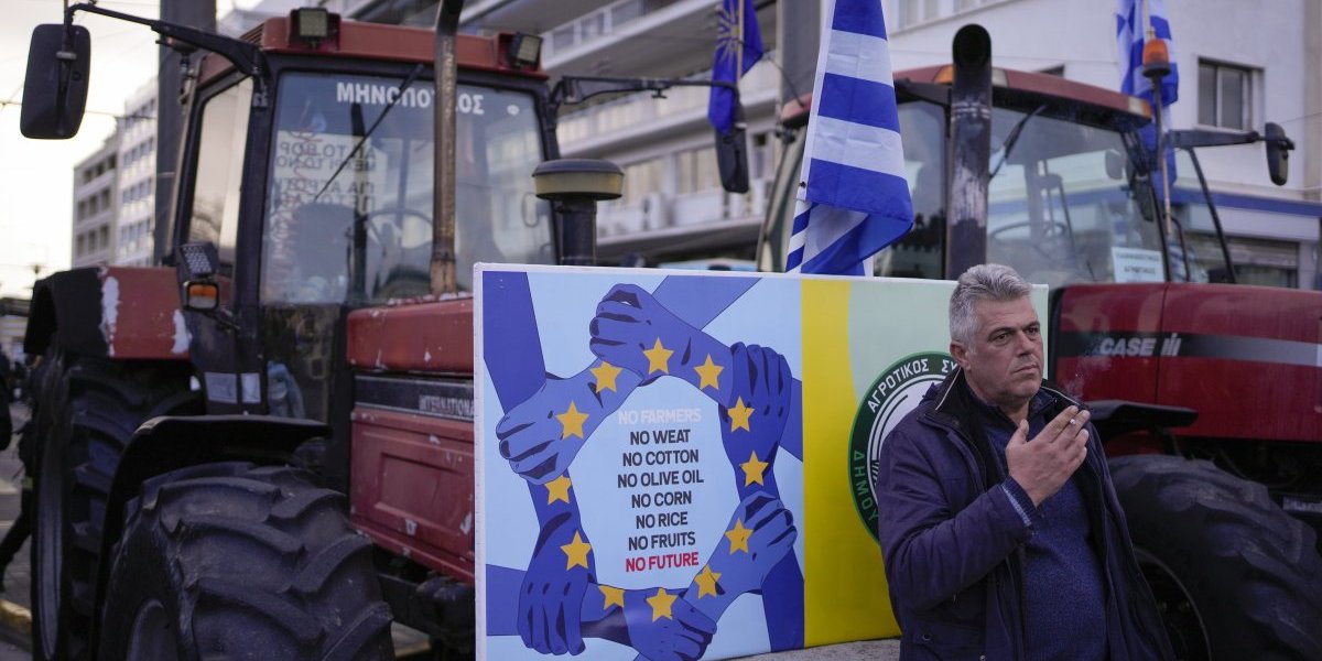 Dovezli traktore u Atinu! Katastrofalna nedelja za Grčku, farmeri više ne proizvode ni masline, ni grožđe - protesti na vrhuncu! (FOTO)