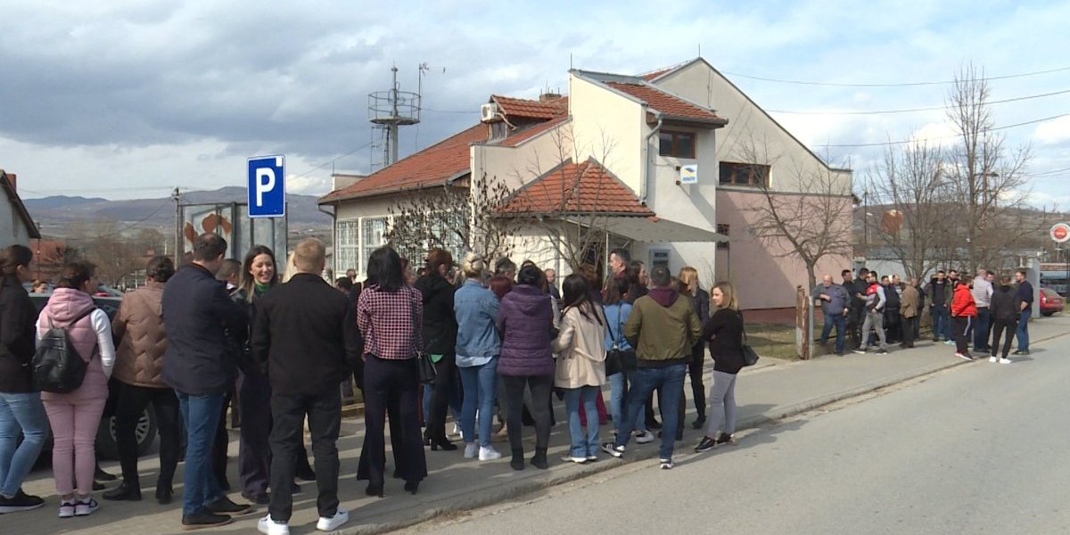 Opšta bežanija iz lažne države, škole ostaju bez đaka i nastavnika: Albanci u panici, nema im spasa!