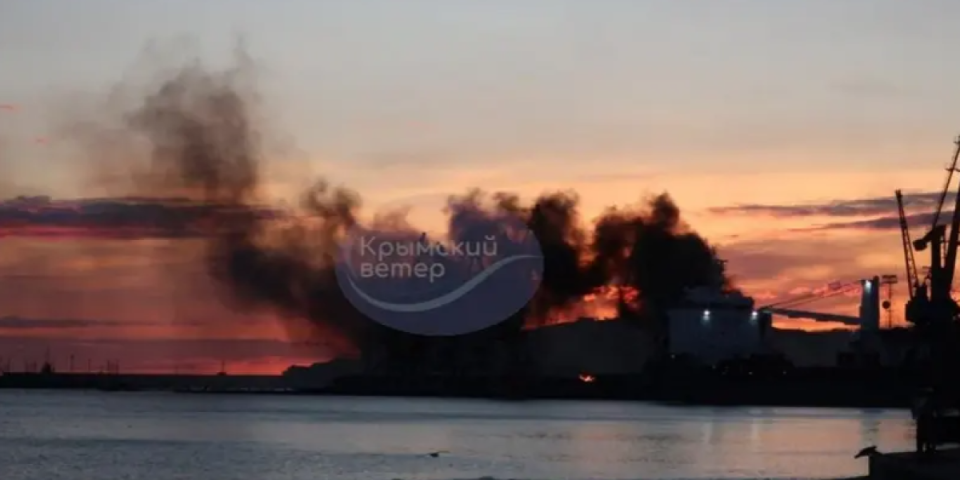 Eksplozija i plamen! Pogođen ruski brod "Sergej Kotov" (VIDEO)