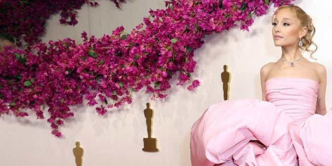 Veliki puf! Arijana Grande dominirala u neobičnoj roze haljini - kao jorgan! (FOTO)