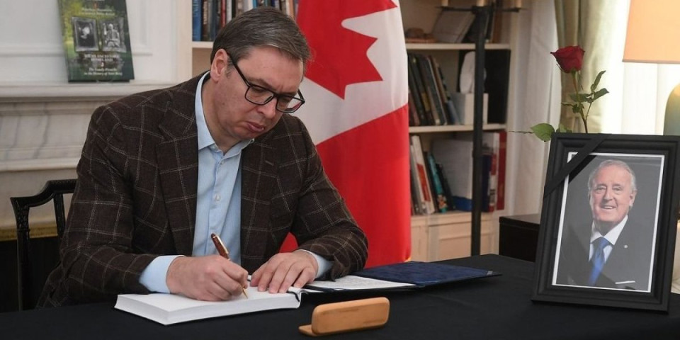 Vučić se upisao u knjigu žalosti povodom smrti bivšeg premijera Kanade Malrunija!