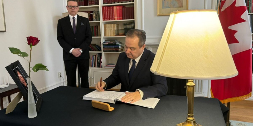 Ministar Dačić se upisao u knjigu žalosti u ambasadi Kanade