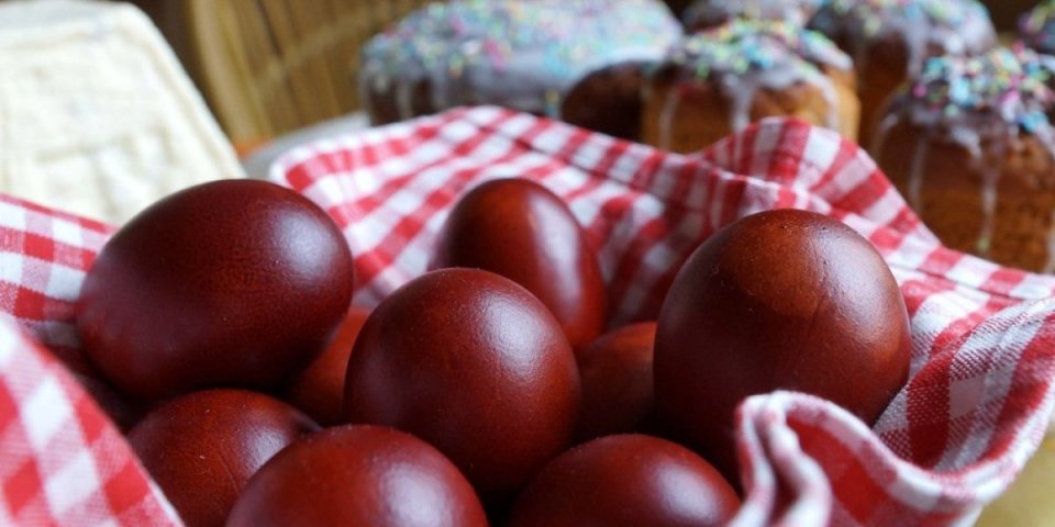 Najstariji način farbanja jaja će vas oduševiti! Evo kako da obojite čuvarkuću u crveno