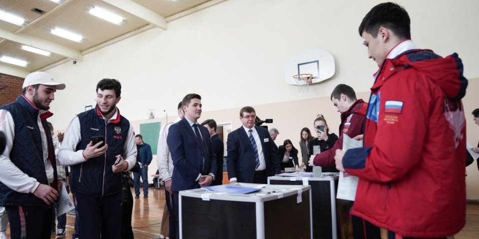 (FOTO) Ruski izbori u Beogradu! Veliki redovi za glasanje, oglasio se Bocan-Harčenko!