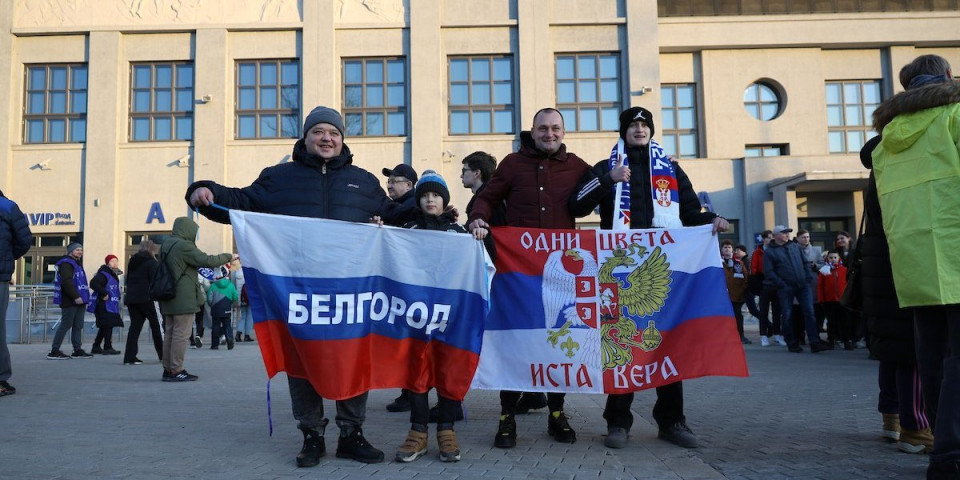 U Moskvi grmi - "Kosovo je Srbija"! Ruski navijači poslali jasnu poruku (VIDEO)