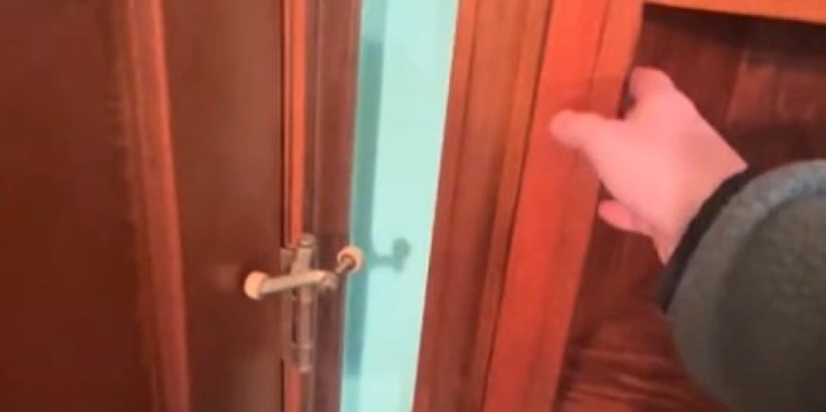 Pokazivala klijentima kuću, a onda je pronašla tajnu sobu! Nije mogla da veruje šta je otkrila u kupatilu (VIDEO)