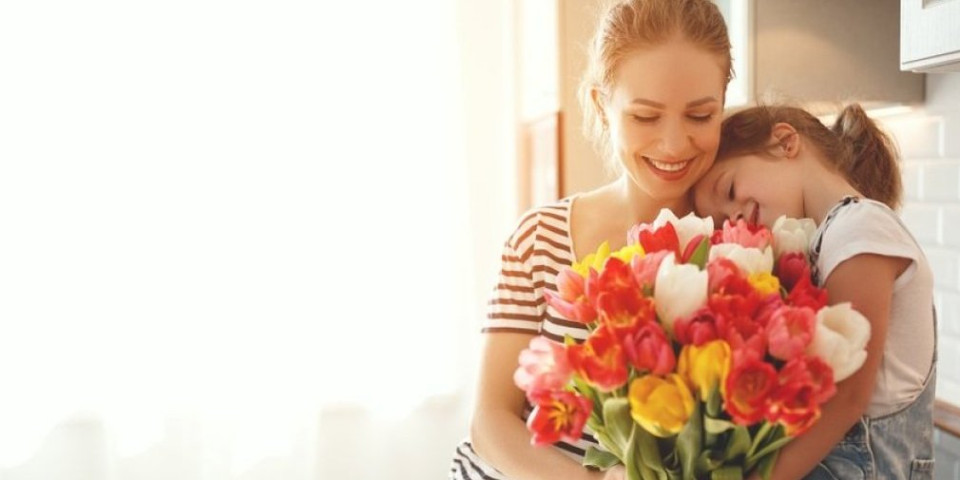 3 razloga zašto u kući uvek treba da imamo cveće! Mami osmeh i priziva sreću