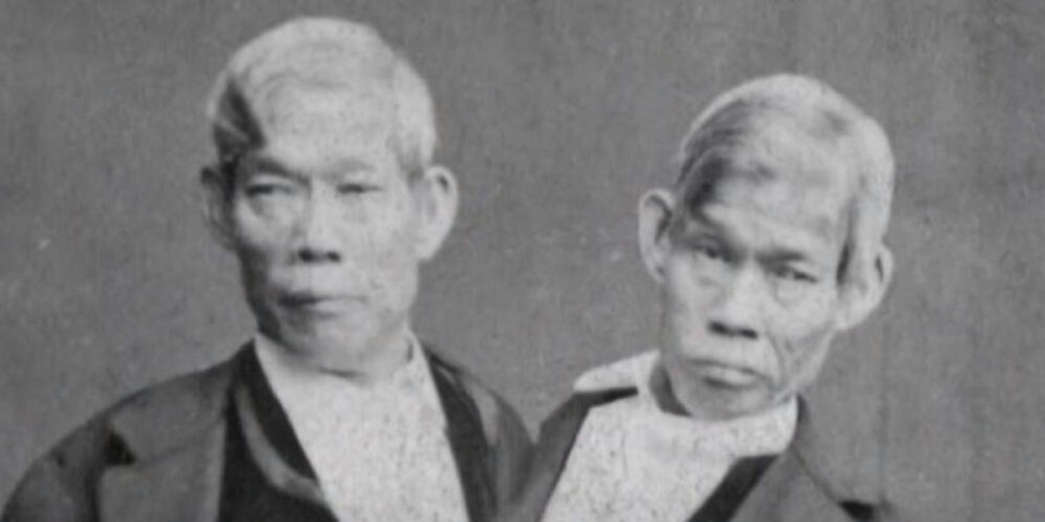 Prvi sijamski blizanci imali žene i mnogo dece! Svi spavali u specijalnom krevetu - Ovo je neverovatna životna priča braće koja su umrla isti dan (VIDEO)