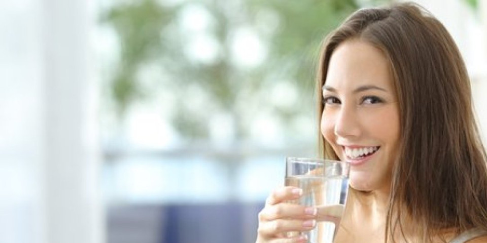 Možete li da smršate ako pijete više vode? Evo šta kažu istraživanja