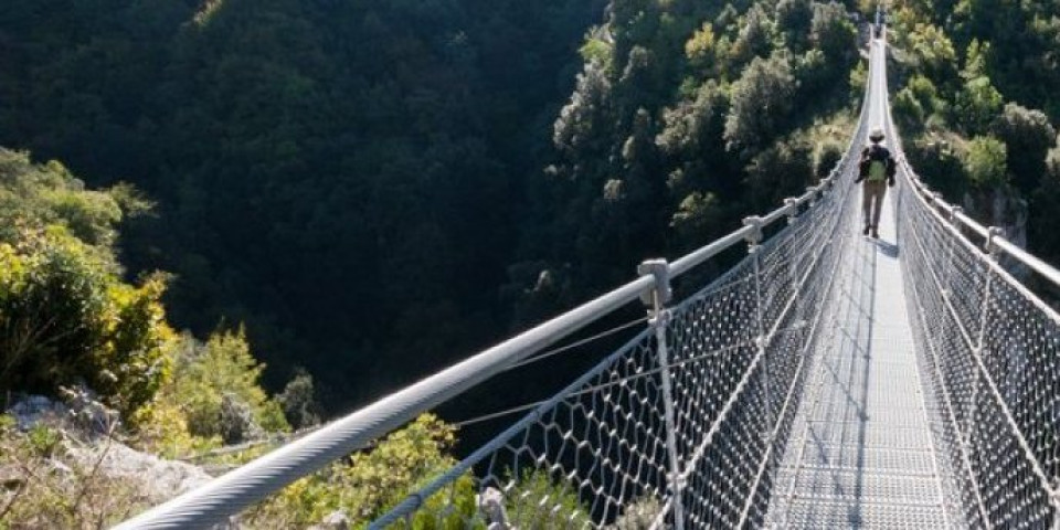 Tibetanski most u Italiji uliva strah! Da li biste se prošetali novim evropskim rekorderom? (VIDEO)