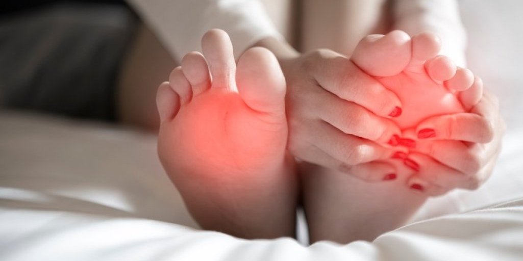 Simptomi bolesti "tihog ubice" na vašim stopalima! 3 znaka upozorenja koja ne smete nikako zanemariti