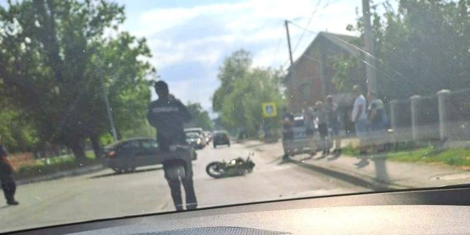 Oboren motociklista u Ribnici! Još jedna saobraćajna nesreća na putevima (FOTO)