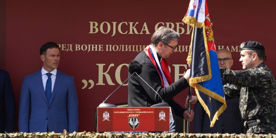 Dao sam zastavu i rekao samo jednu rečenicu! Moćna poruka predsednika Vučića pred Kobrama!