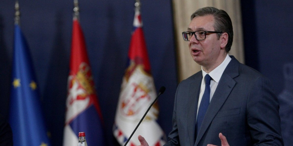 Vučić iz Njujorka objavio moćnu fotografiju: Nastavićemo da idemo uzdignute glave bez obzira na to što su pokušali silom da nas ponize (FOTO)