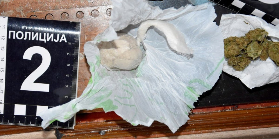 Krio u stanu 700 grama "trave", amfetamin, ekstazi: Uhapšen diler iz Vrbasa