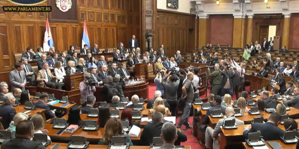 Skupština nastavila rad! Nakon rasprave glasanje i polaganje zakletve nove vlade (VIDEO)