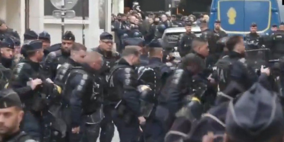 Haos u Parizu, gnev je sve veći! Policija upala na univerzitet i u školu, nemile scene u srcu Evrope! (VIDEO)