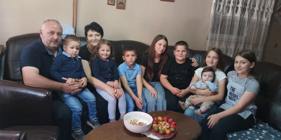 U selu Stublice na Goču živi četrnaestočlana porodica! Kod Šućurovića je svaki dan praznik