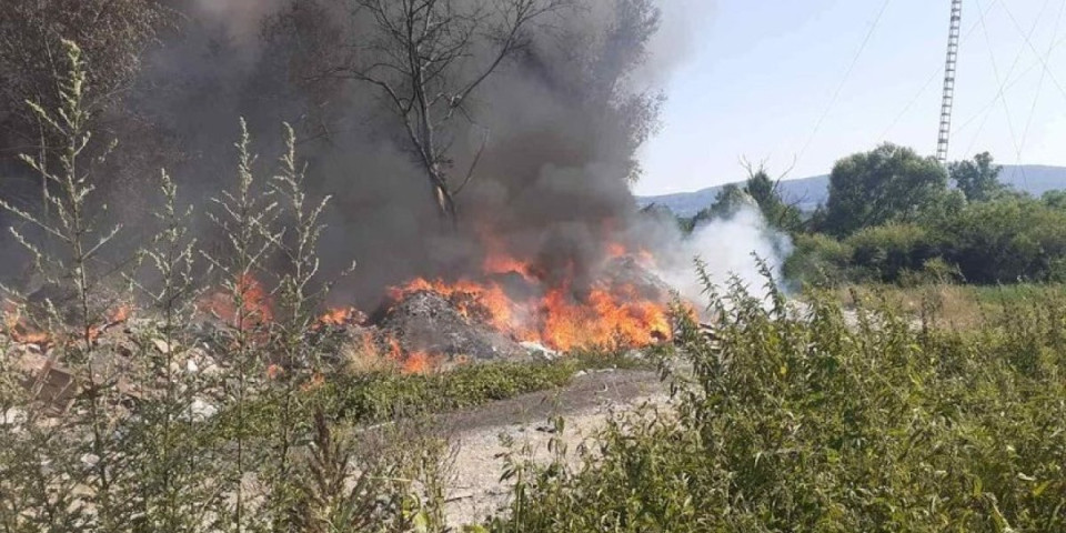 Veliki požar kod Užica: Gori deponija Duboko, meštani u strahu da se vatra ne proširi