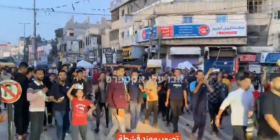Veliko slavlje na ulicama Gaze! Ulice pune, čuje se muzika: Narod proslavlja prekid vatre (FOTO/VIDEO)