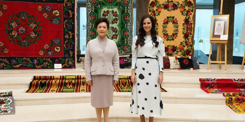 Prve dame Kine i Srbije - stil i elegancija tokom posete Si Đinpinga Beogradu (FOTO)