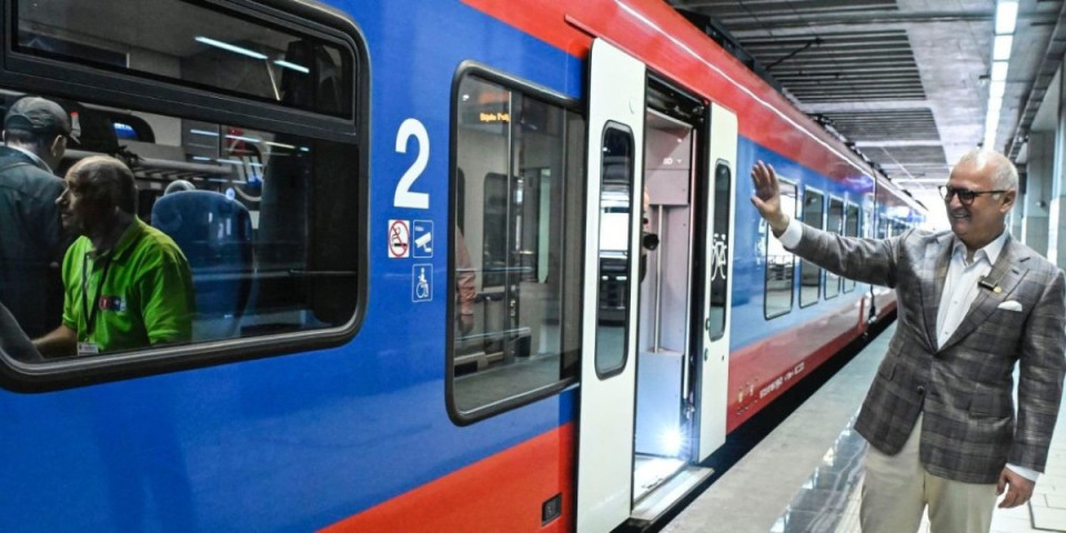 Vesić: Srbija kupuje devet kompozicija za beogradsku gradsku železnicu popularni Beovoz!