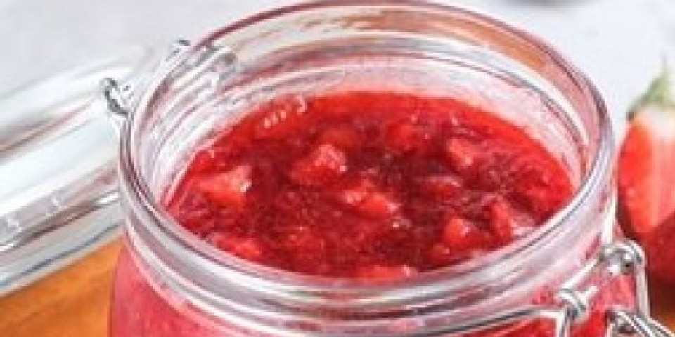 Napravite slatko od celih jagoda! Tradicionalni recept za posluženje koje će gosti obožavati